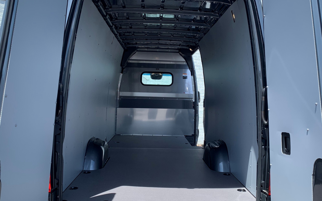 Contoured partition with a window panel for a Sprinter HR